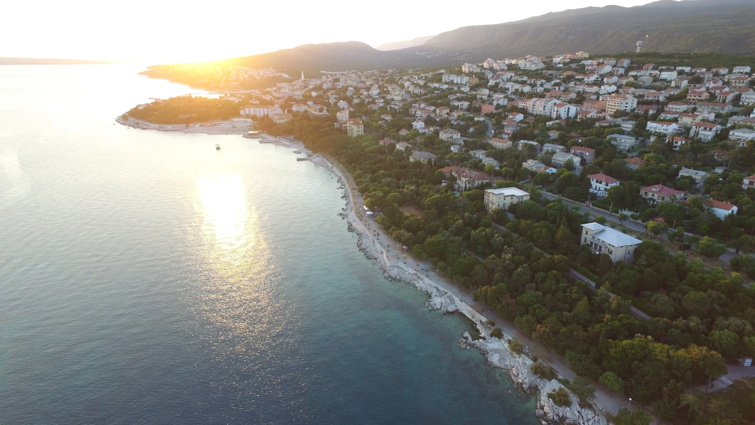 Pansion Ruža Novi Vindolski prvi red do mora, priroda i plaža, pogled iz zraka