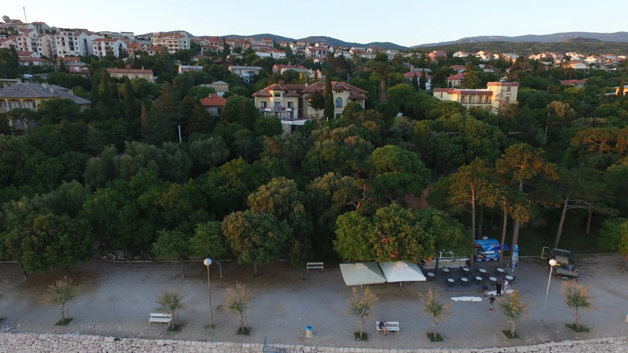 Pansion Ruža Novi Vindolski prvi red do mora, pogled na pansion